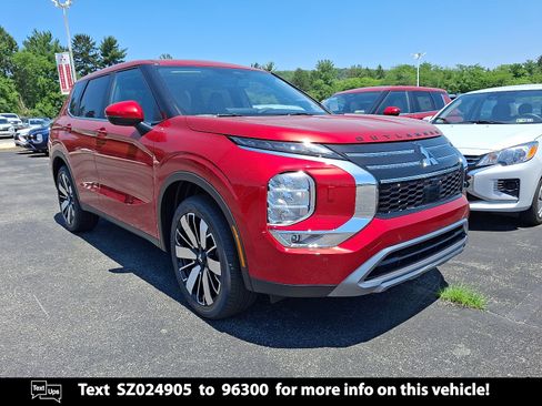 New 2025 Mitsubishi Outlander SE image 1