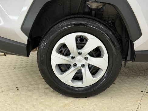 Used 2020 Toyota RAV4 LE FWD image 13