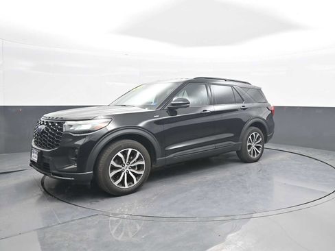 Used 2025 Ford Explorer ST-Line AWD/4WD image 4