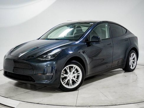 Used 2024 Tesla Model Y Long Range AWD/4WD image 1