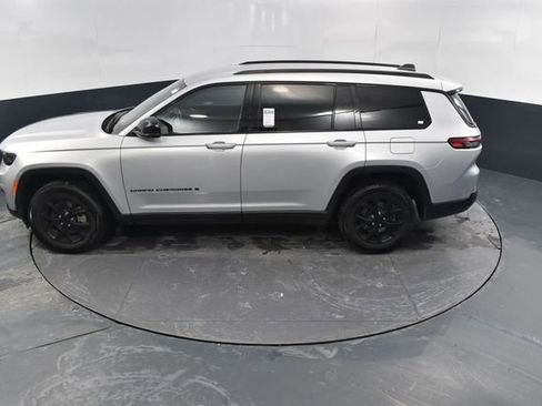 Used 2024 Jeep Grand Cherokee L Laredo image 46