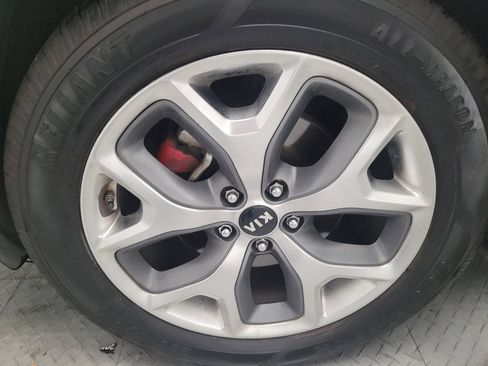 Used 2019 Kia Sorento SX image 31