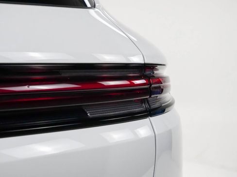 Certified 2025 Porsche Cayenne image 12