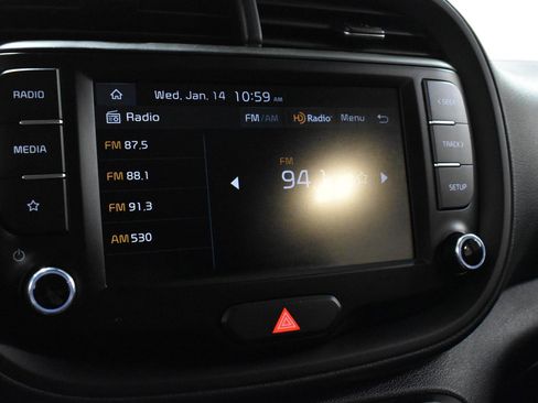 Used 2023 Kia Soul LX w/ LX Technology Package image 16