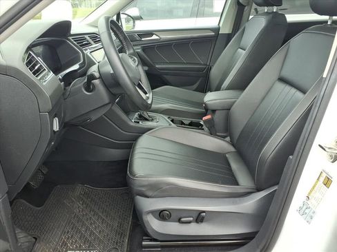 Used 2022 Volkswagen Tiguan SE w/ Panoramic Sunroof Package FWD image 15