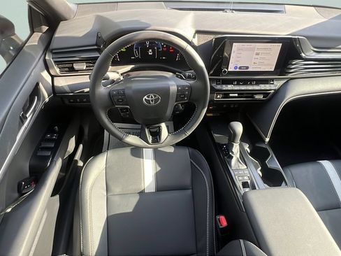 Used 2026 Toyota Camry SE FWD image 11