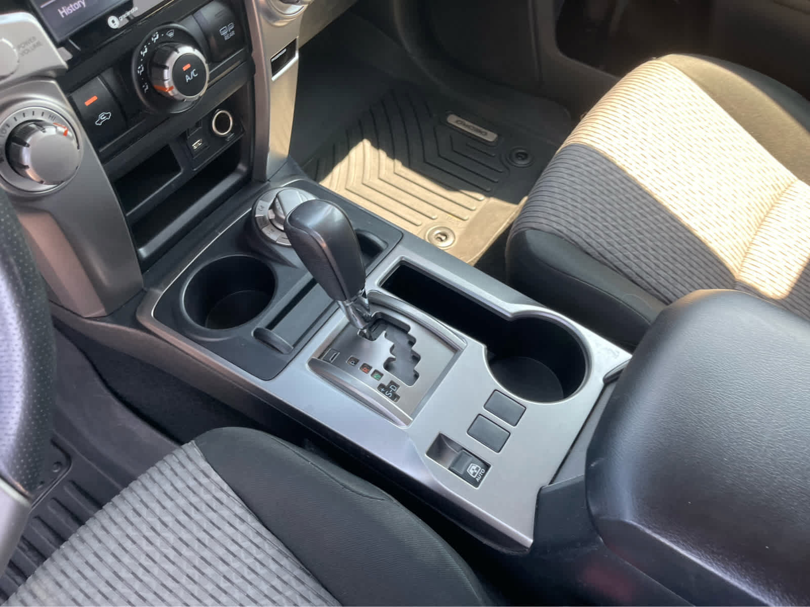 Used 2020 Toyota 4Runner SR5 AWD/4WD image 17