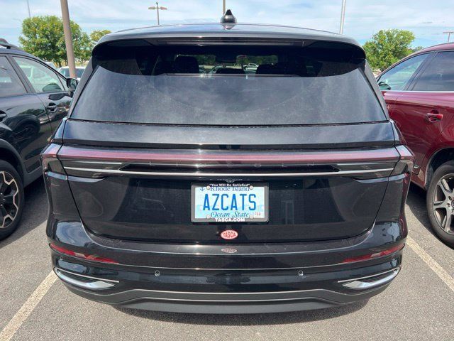 Used 2025 Lincoln Nautilus Premier AWD/4WD image 5