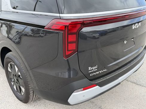 New 2026 Kia Carnival LXS FWD image 8
