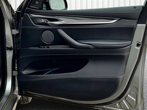 Used 2018 BMW X6 M image 28