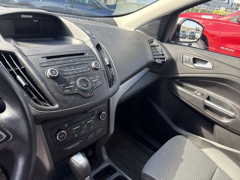 Used 2017 Ford Escape SE image 10