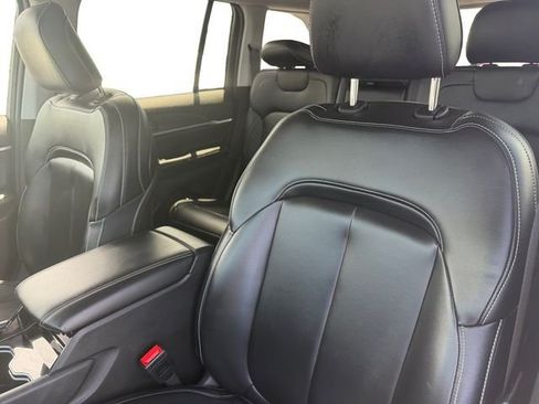 Used 2023 Jeep Grand Cherokee Limited AWD/4WD image 16