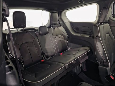 New 2026 Chrysler Pacifica Limited w/ S Appearance Package image 28