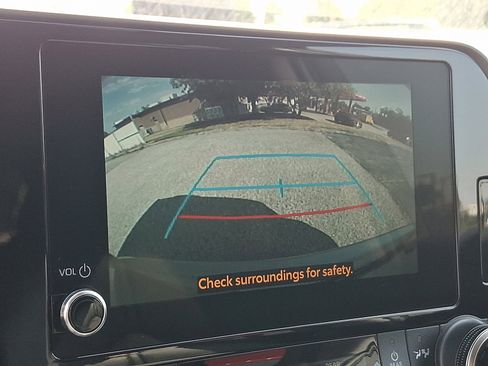 Used 2023 Toyota Highlander XLE image 24