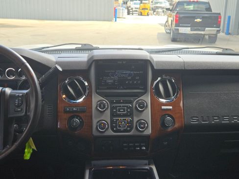 Used 2015 Ford F250 King Ranch w/ FX4 Off-Road Package AWD/4WD image 16