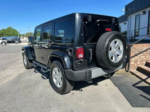 Used 2011 Jeep Wrangler Unlimited Sahara w/ Connectivity Group AWD/4WD image 9