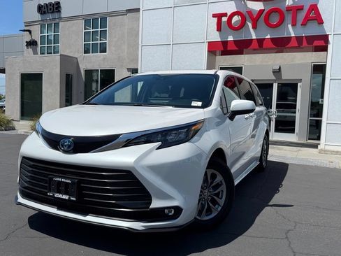 Certified 2025 Toyota Sienna XLE w/ XLE Plus Package AWD/4WD image 5