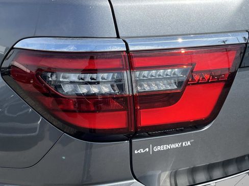 Used 2024 Nissan Armada SL image 10