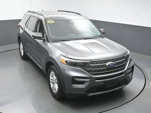 Used 2023 Ford Explorer XLT w/ Equipment Group 202A RWD image 41