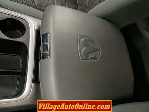 Used 2019 RAM 1500 Classic SLT w/ Luxury Group AWD/4WD image 22