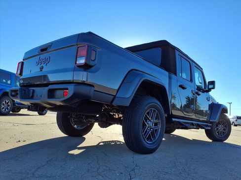 Certified 2024 Jeep Gladiator Sport image 26