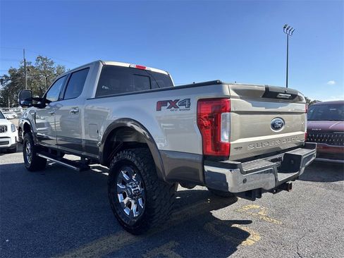 Used 2017 Ford F250 Lariat w/ Chrome Package image 12
