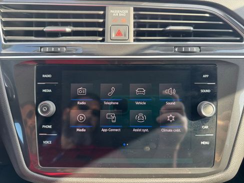 Used 2022 Volkswagen Tiguan SE w/ Panoramic Sunroof Package image 20