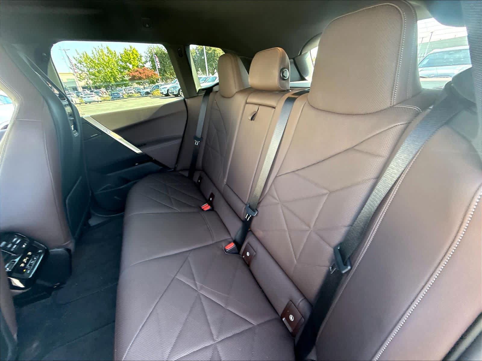 Used 2024 BMW iX xDrive50 w/ Premium Package AWD/4WD image 23