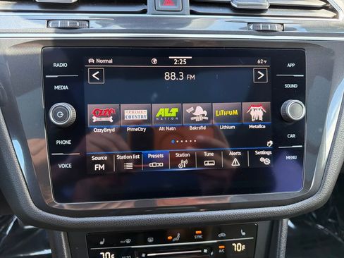 Certified 2022 Volkswagen Tiguan SE R-Line AWD/4WD image 21