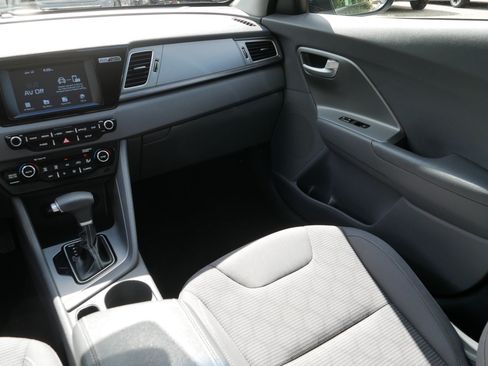 Used 2018 Kia Niro FE FWD image 11