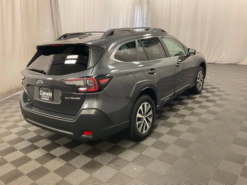Used 2025 Subaru Outback Premium AWD/4WD image 2