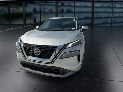 Used 2021 Nissan Rogue SV FWD image 3