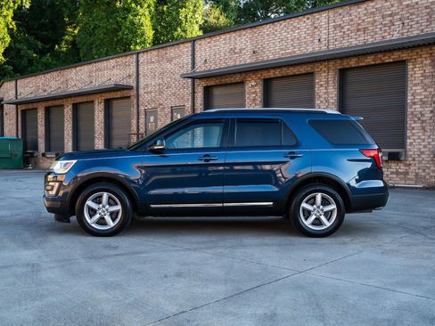 Used 2016 Ford Explorer XLT w/ Equipment Group 202A AWD/4WD image 4