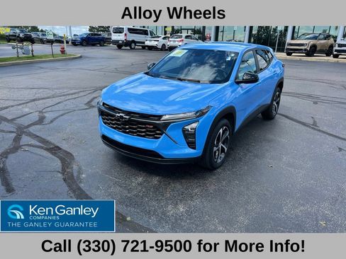 Used 2024 Chevrolet Trax RS w/ Driver Confidence Package FWD image 2