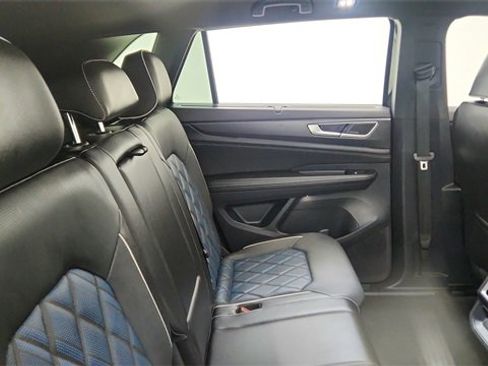 Used 2024 Volkswagen Atlas Cross Sport SEL Premium R-Line image 25