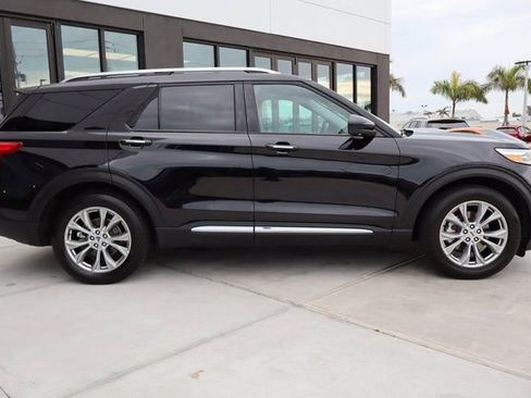 Used 2024 Ford Explorer Limited image 2