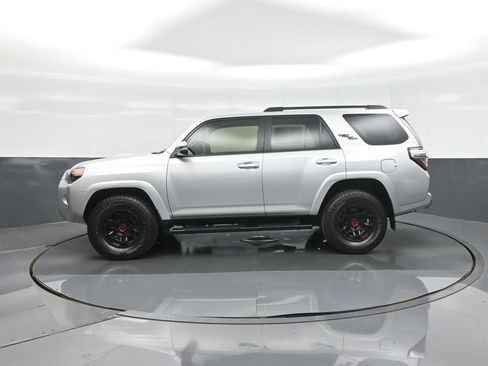 Certified 2022 Toyota 4Runner TRD Off-Road Premium w/ TRD Black Wheel Package (TMS) AWD/4WD image 4