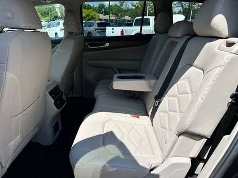 Certified 2025 Volkswagen Atlas SE FWD image 17