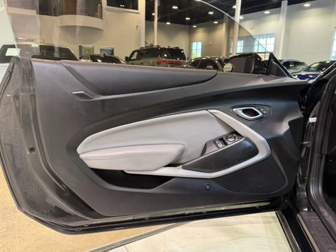 Used 2018 Chevrolet Camaro SS RWD image 17
