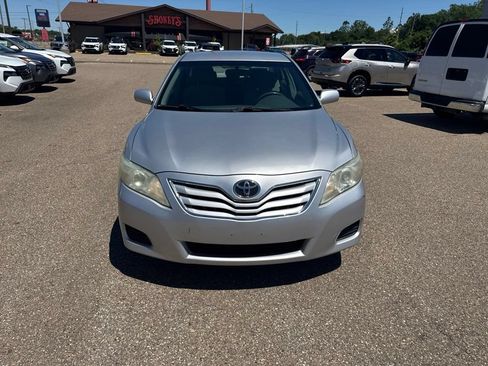 Used 2011 Toyota Camry LE w/ LE Extra-Value Pkg FWD image 3