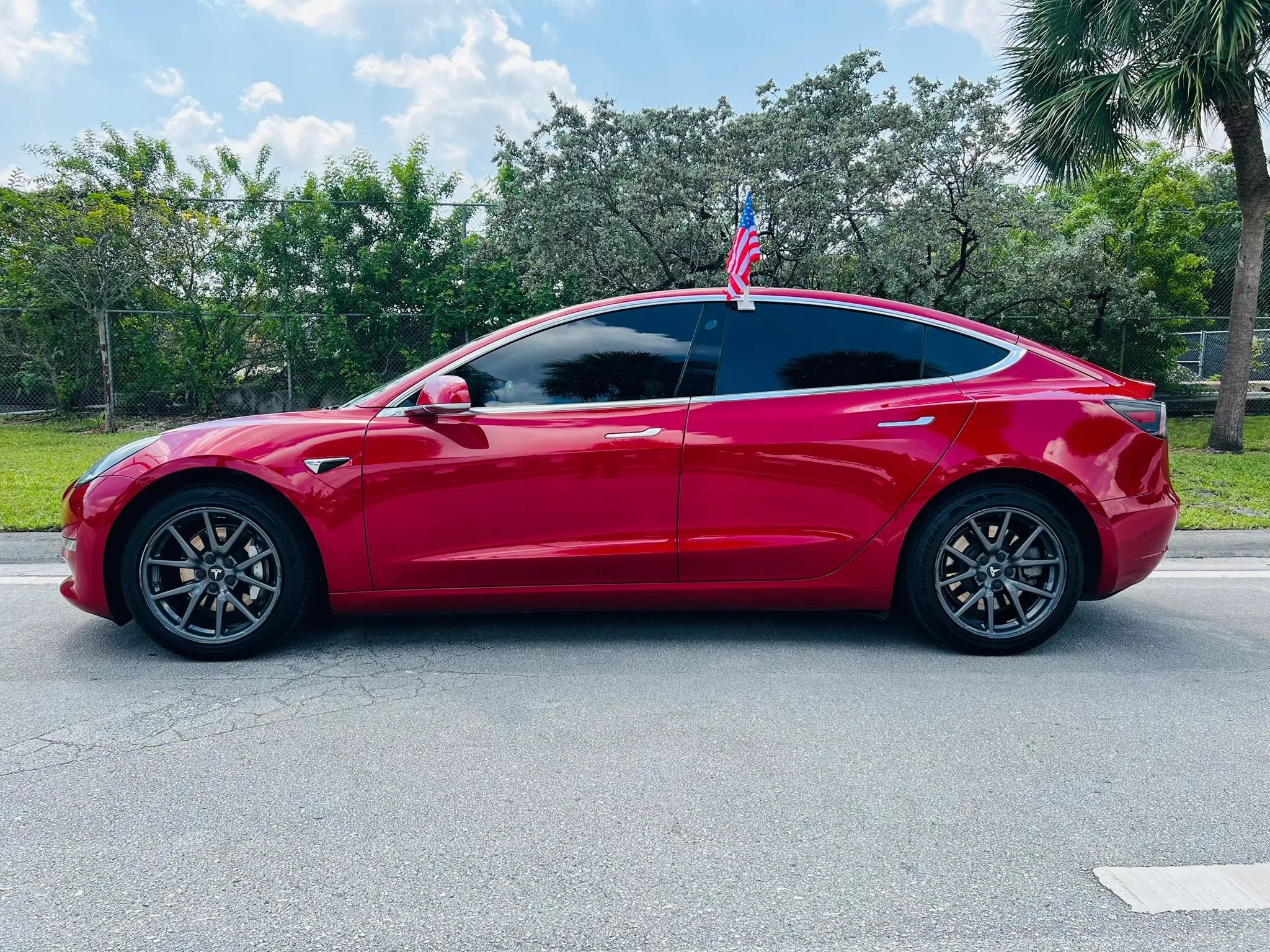 Used 2018 Tesla Model 3 Long Range RWD image 2