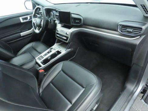 Used 2022 Ford Explorer XLT w/ Equipment Group 202A image 17