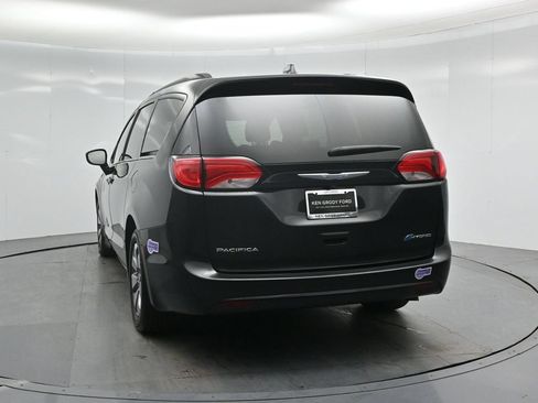 Used 2018 Chrysler Pacifica Limited w/ Advanced Safetytec Group FWD image 28