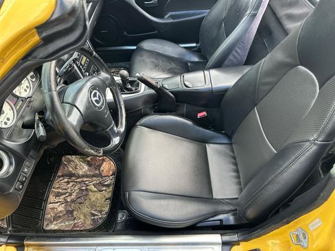 Used 2002 MAZDA MX-5 Miata RWD image 15