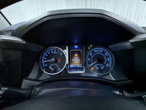 Used 2022 Toyota Tacoma SR5 AWD/4WD image 19