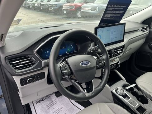 Certified 2025 Ford Escape Platinum w/ Premium Technology Package AWD/4WD image 7