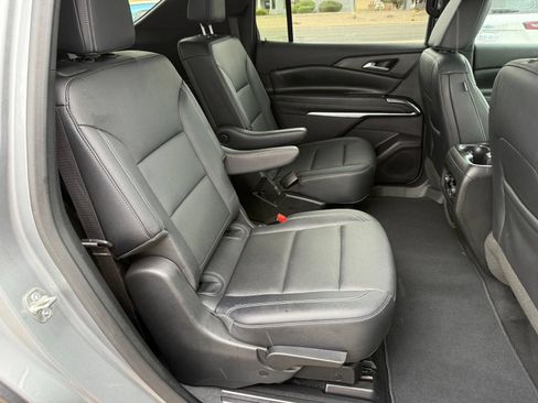 Used 2025 Chevrolet Traverse LT FWD image 35