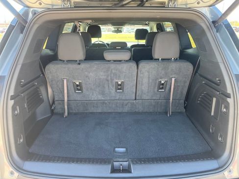 Used 2025 GMC Acadia Elevation image 25