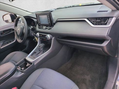 Certified 2019 Toyota RAV4 LE FWD image 20