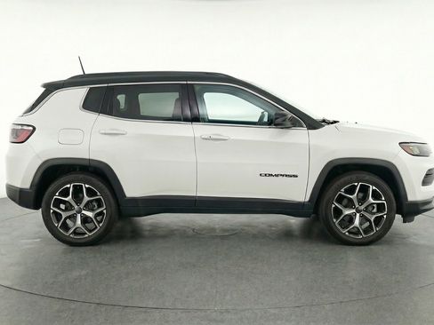 Used 2025 Jeep Compass Limited AWD/4WD image 11